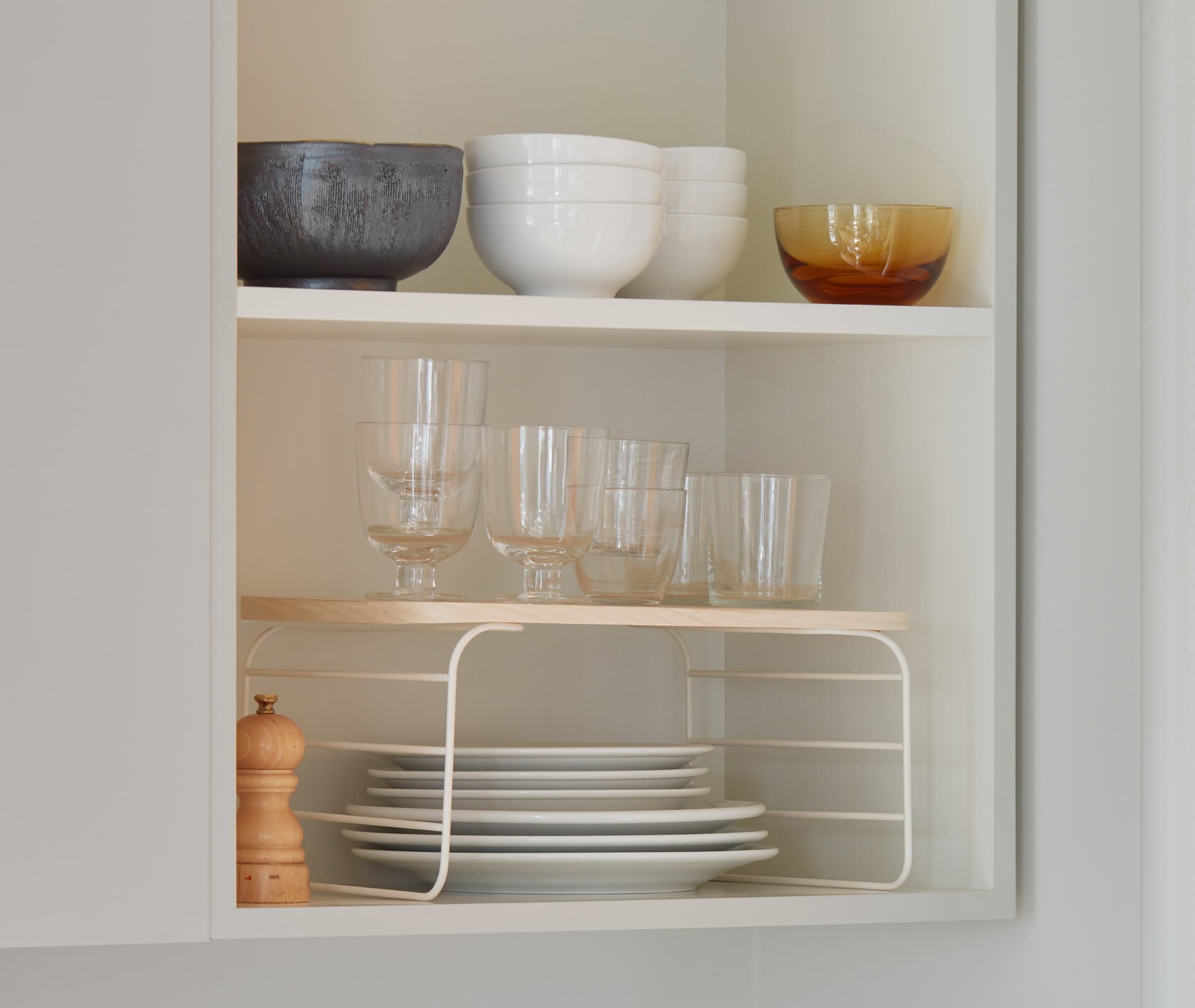 Kitchen cabinet with shelf riser