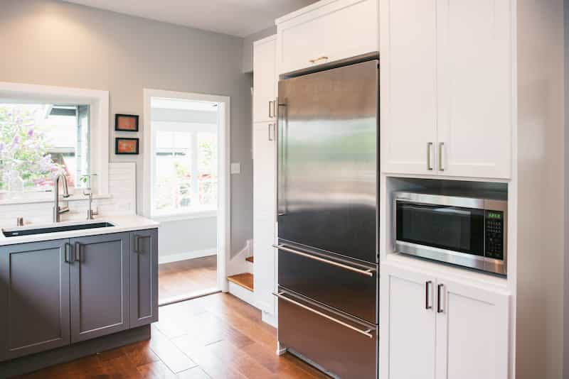 Countertop microwave in cabinet nook