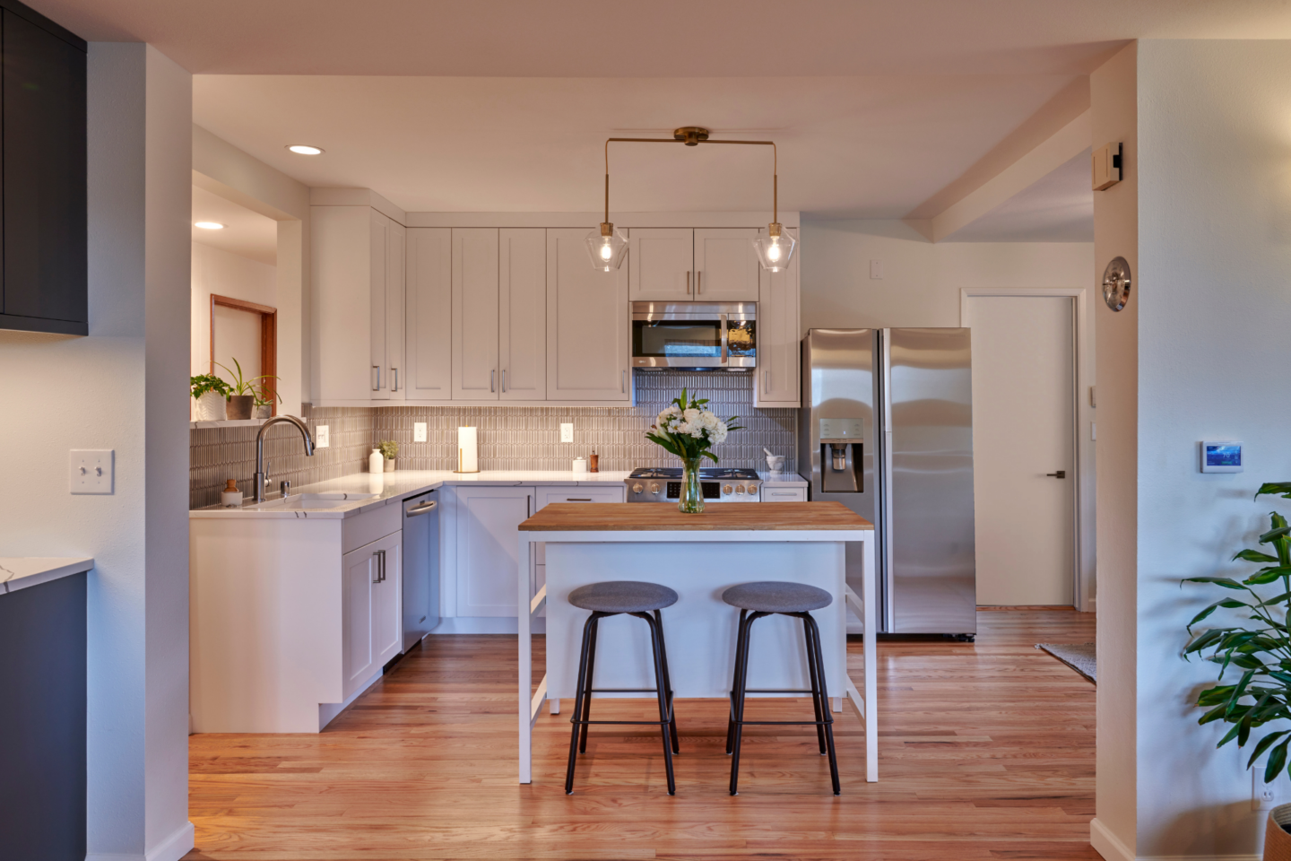 Corner Kitchen Design Tips: Overcoming Common Layout Challenges