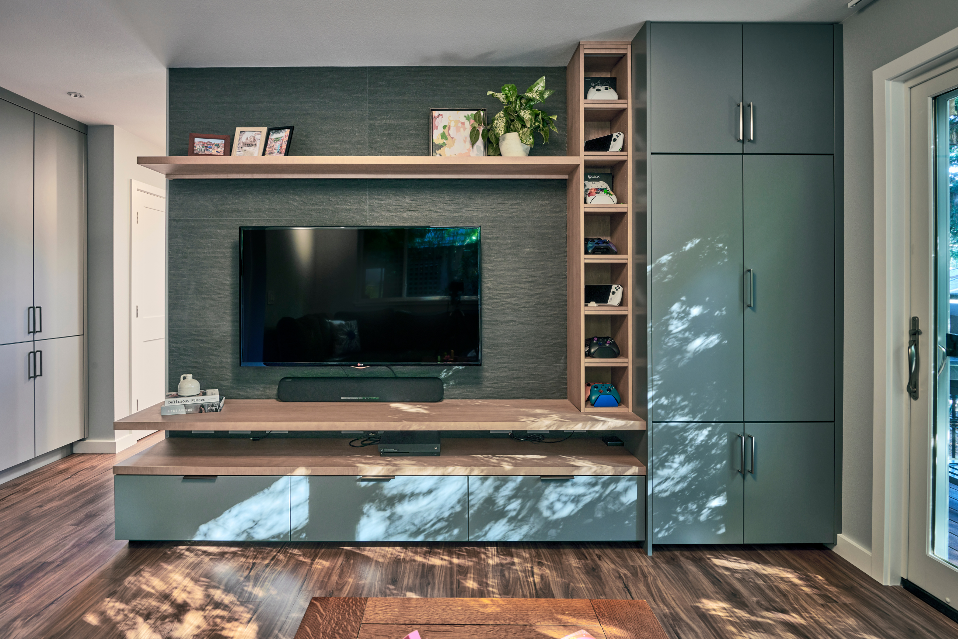 Check out even more design trends inspiring our Seattle remodels this year, from hefty, solid pieces to vibrant colors and reflective surfaces!