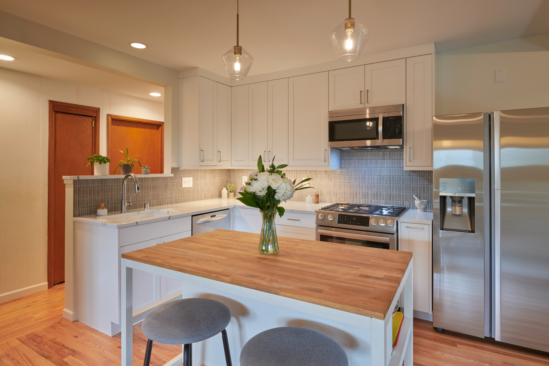 2026 Design Trends: Vintage Revival, Furniture-Style Kitchens & Sustainable Design 2 Get to know even more 2026 design trends, including vintage appliances, sustainable choices, and furniture-driven spaces that bring personality and warmth to your home!