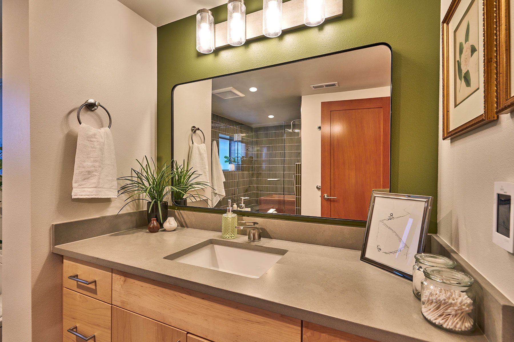 9-Affordable-Ideas-for-a-Small-Bathroom-Remodel-3