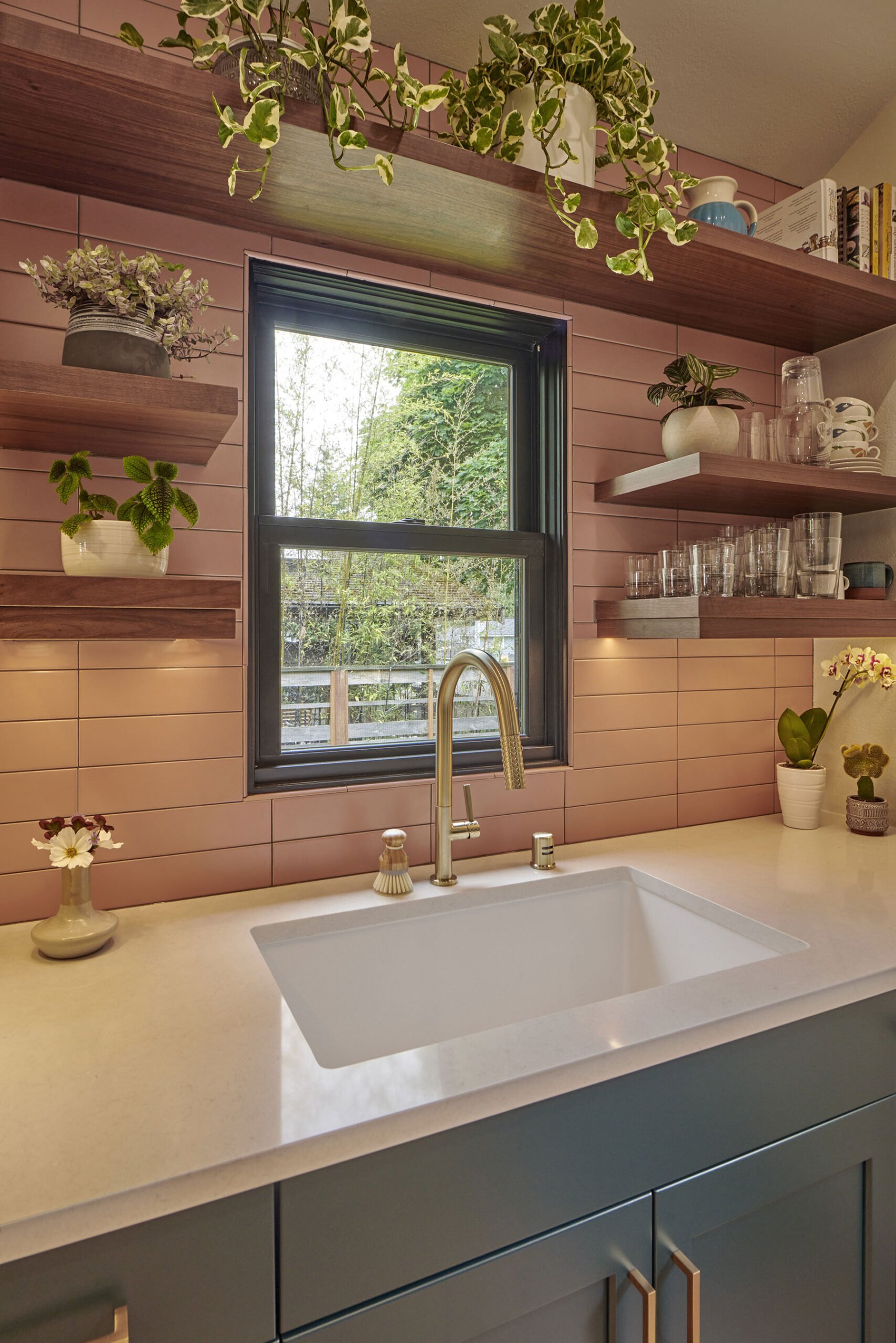 Galley Kitchen Remodel: Ideas and Inspiration For Your Project 6 Galley-Kitchen-Remodel-ideas-and-Inspiration-10