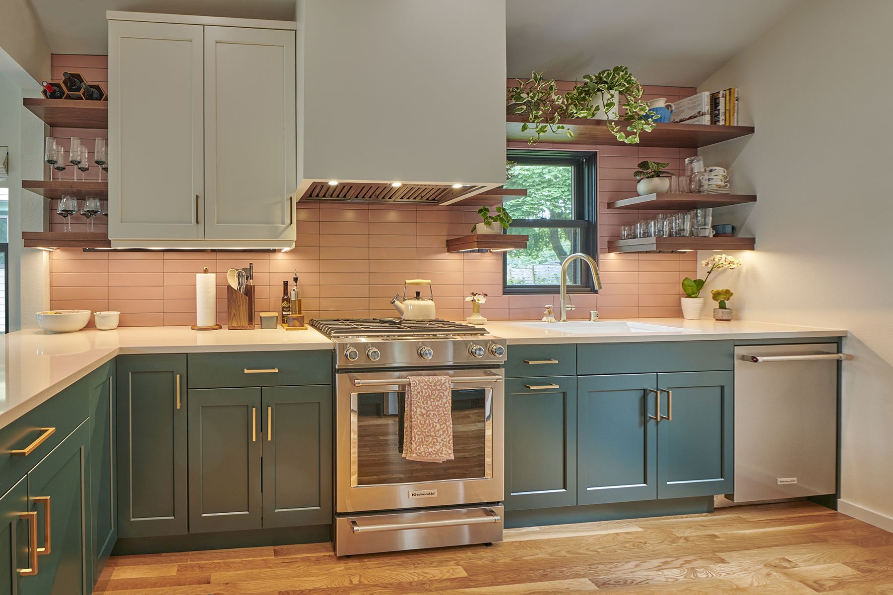 Galley Kitchen Remodel: Ideas and Inspiration For Your Project 4 Galley-Kitchen-Remodel-ideas-and-Inspiration-9