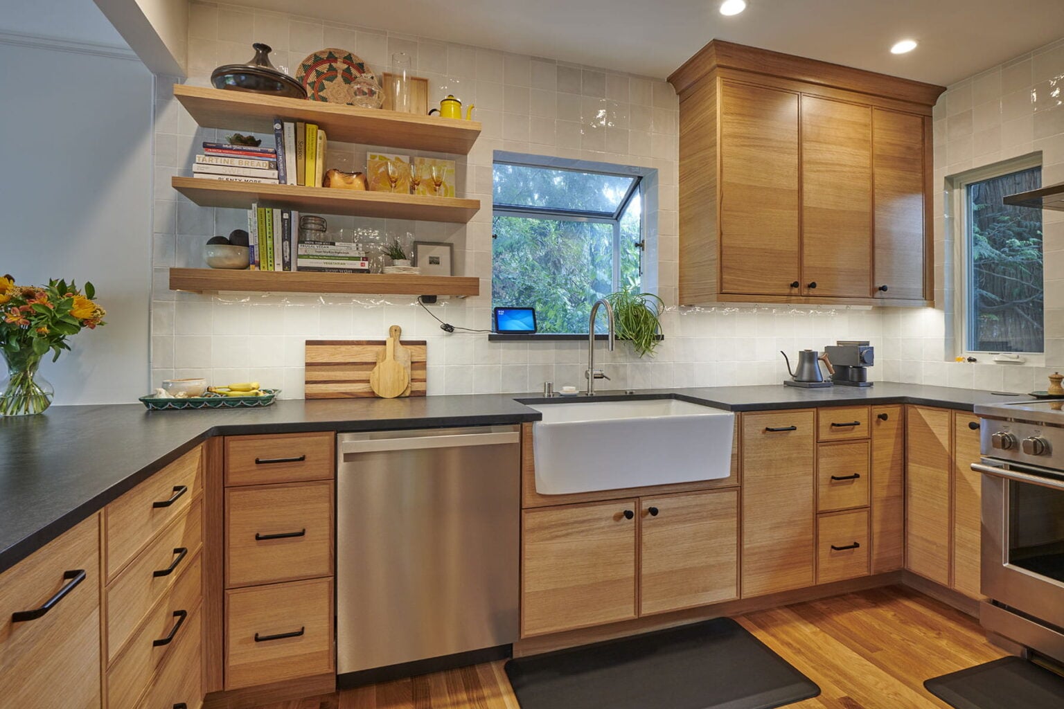 Corner Kitchen Design Tips: Overcoming Common Layout Challenges