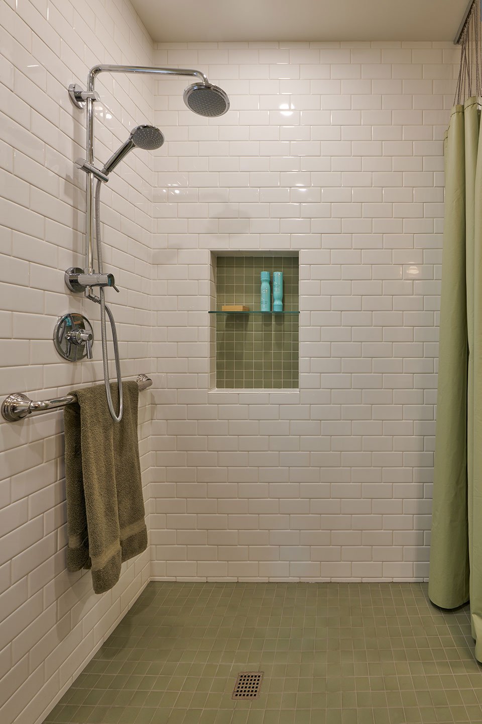 Learn how to design a luxury bathroom that feels like a personal spa. From freestanding tubs to heated floors, explore upscale primary bathroom ideas tailored for Seattle homes.