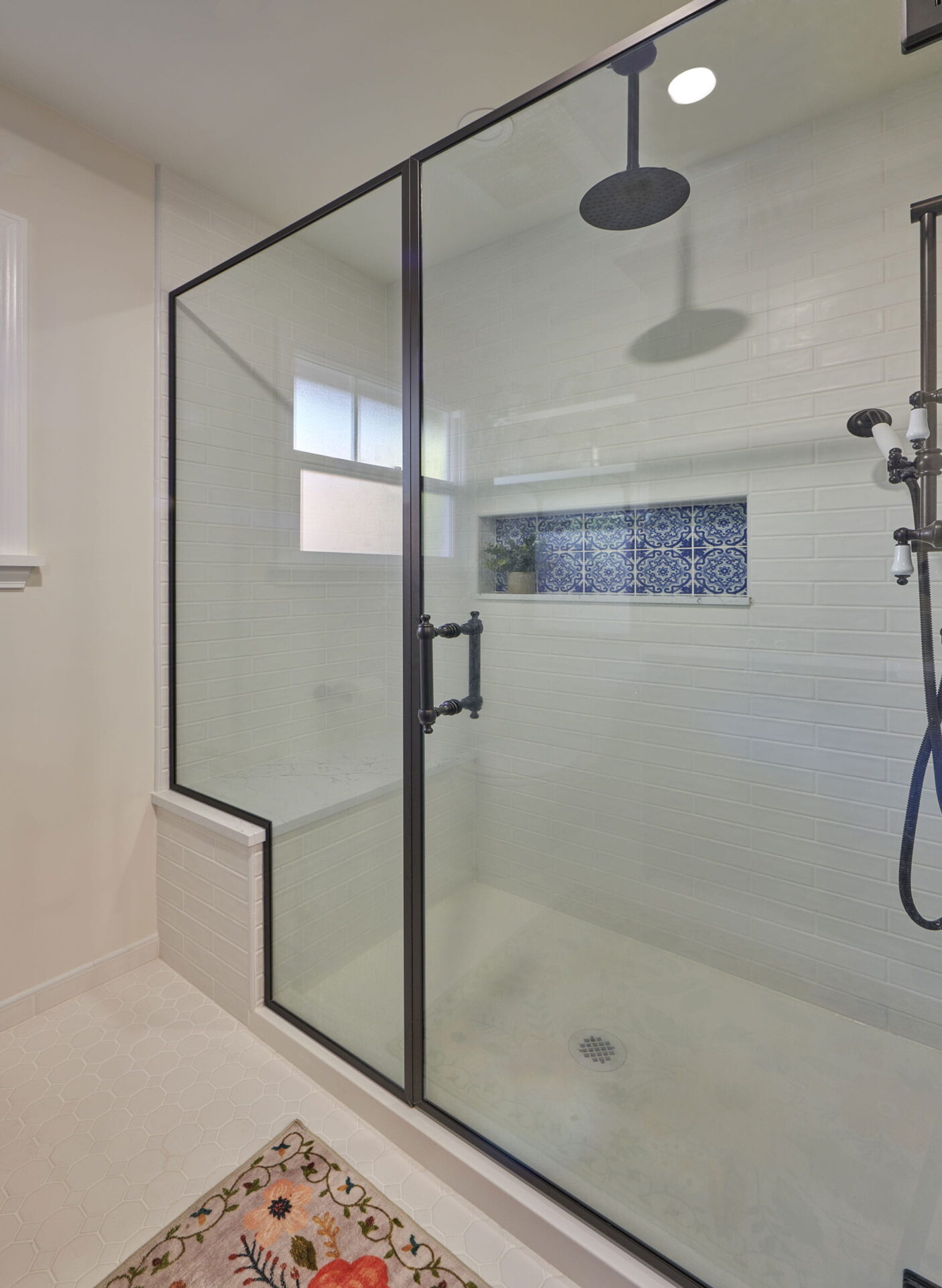 Curbed shower with cut out for toiletries 