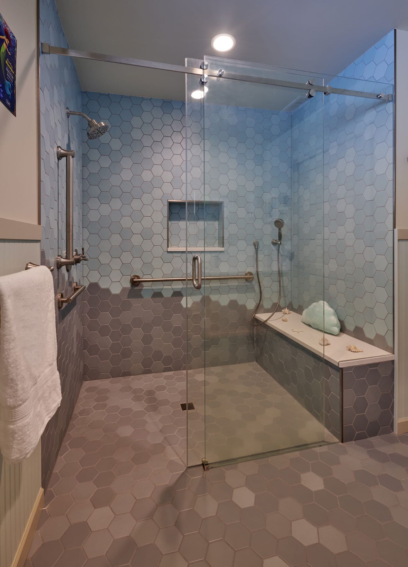 Curbed Bathroom With Tiled Backsplash And Sitting Area