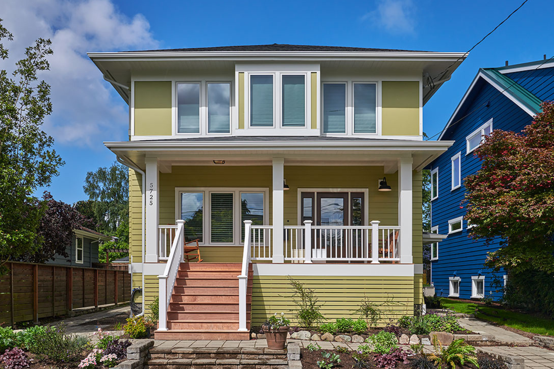 Spring is the perfect time for Seattle homeowners to refresh their spaces with our ultimate spring cleaning checklist. Check out these essential tasks to help you reclaim a spotless and inviting home!